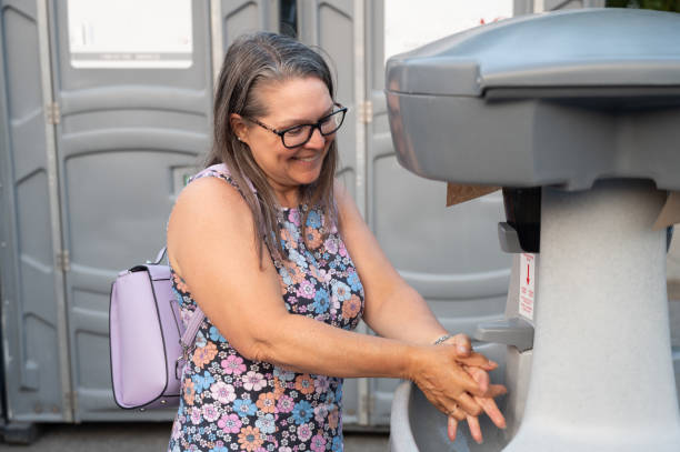 Best Porta potty rental near me  in Williamsport, OH